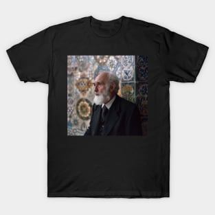 Antoni Gaudí portrait T-Shirt